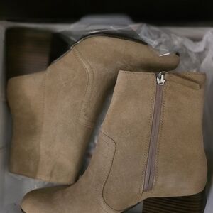 Elegant Tan Suede Ankle Booties